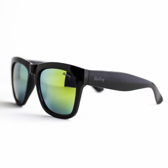 🔥NEW⚡️ Mirror Lens Oversize Sunglasses 😎🌴☀️ - Picture 4 of 7